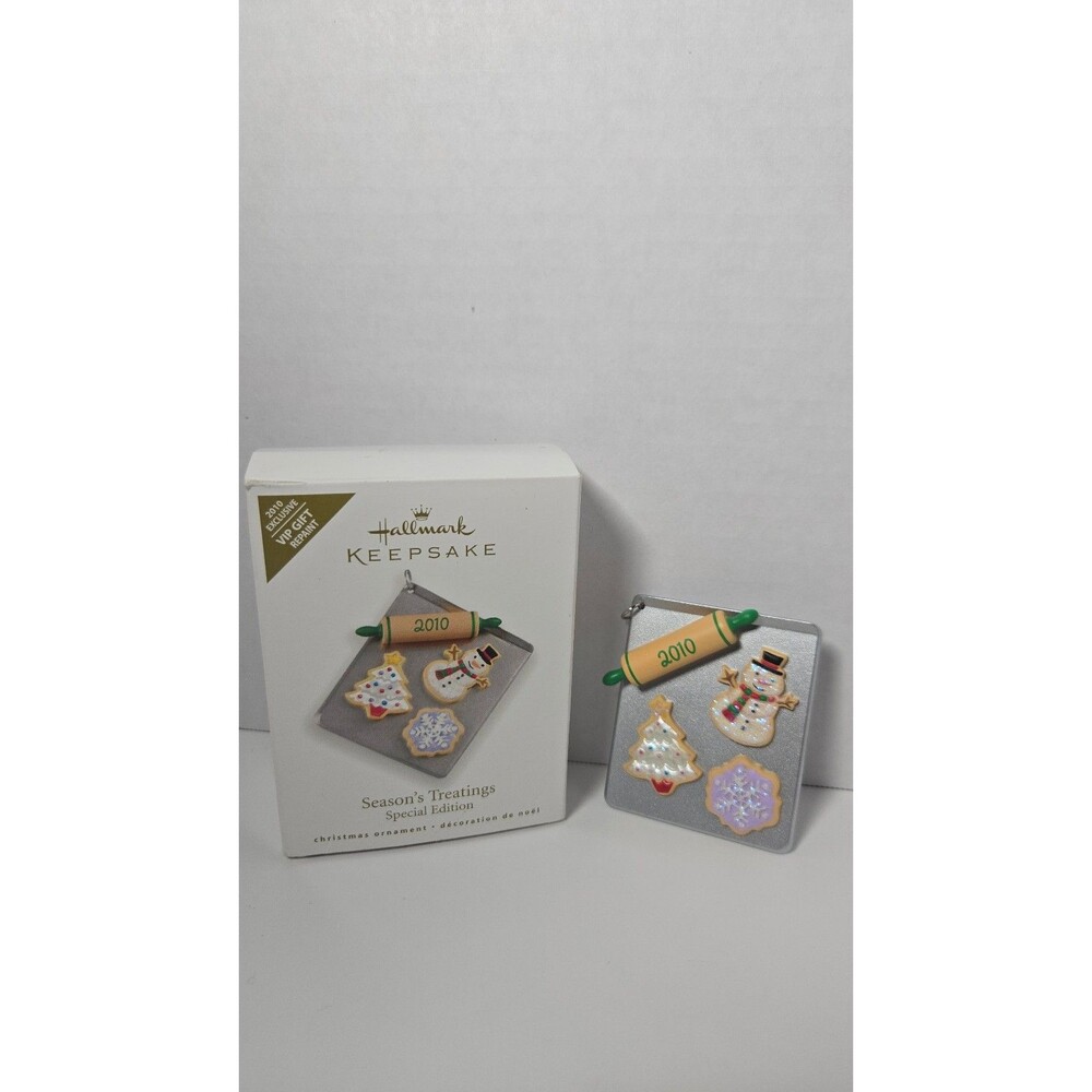Hallmark 2010 Season's Treatings Ornament